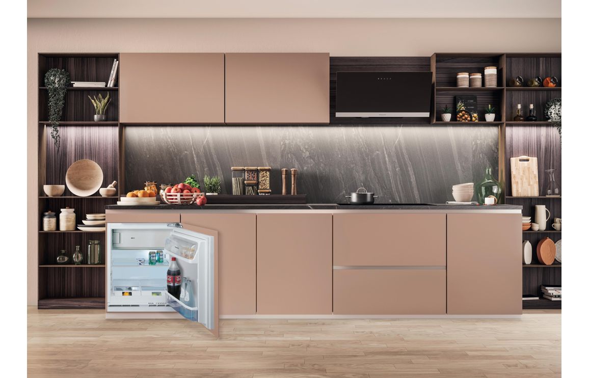 Hotpoint HBUF011.UK B/I Under Counter Fridge With Ice Box
