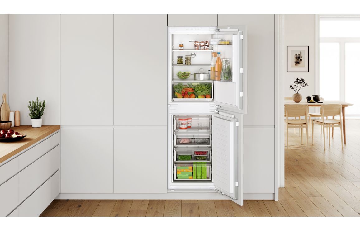 Bosch Series 2 KIN85NFE0G B/I NoFrost 50/50 Fridge Freezer